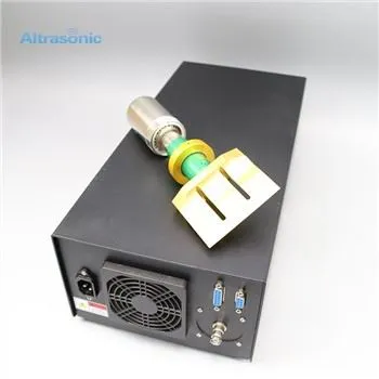 Máquina ultrasónica del cortador del neumático del proceso de corte del caucho de la cuchilla 40kHz Titanium